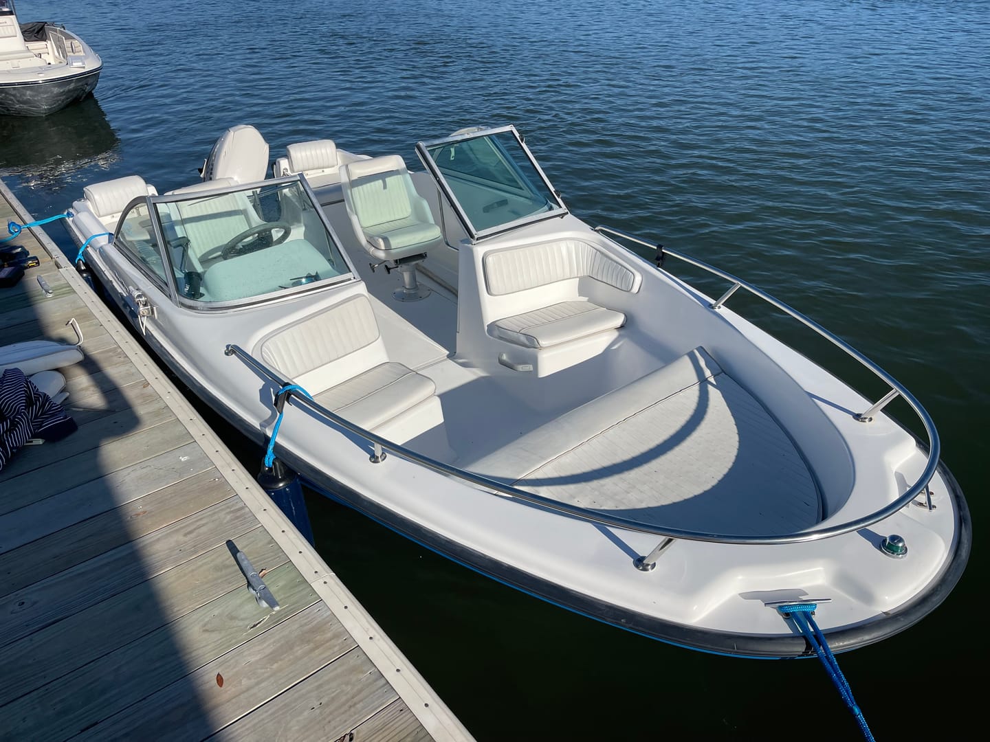 Customer photo review of Boston Whaler 160-180 Ventura & 17'-18' Dauntless Driver And Passenger Pedestal Cushions (Bright White)