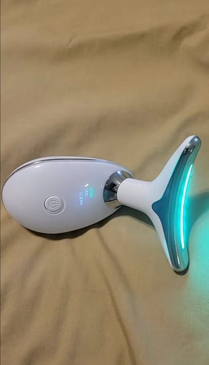 Customer photo review of 7-in-1 LED Facial Sculptor
