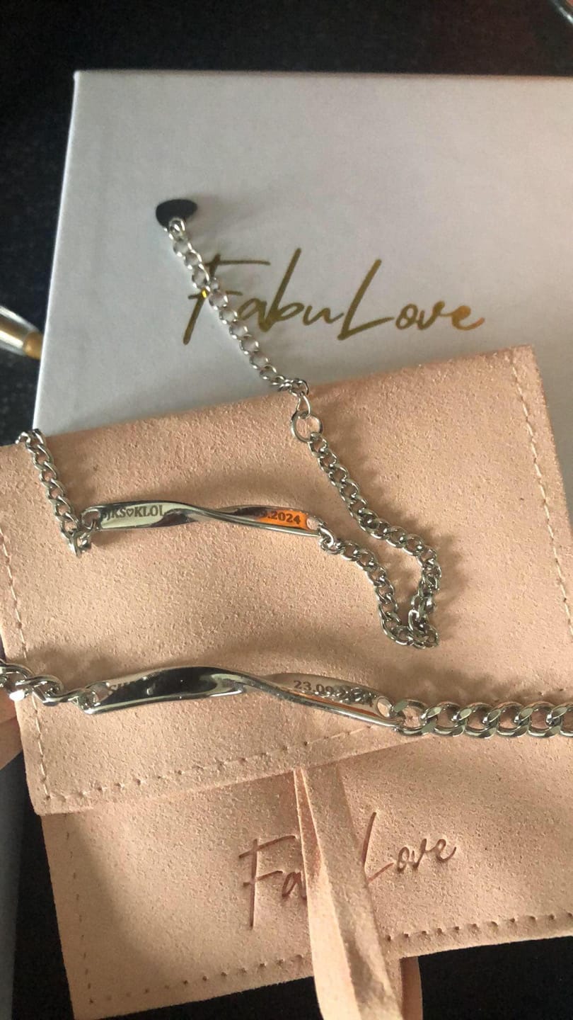 Recensione fotografica del cliente del Set di Bracciali Infiniti Incisi
