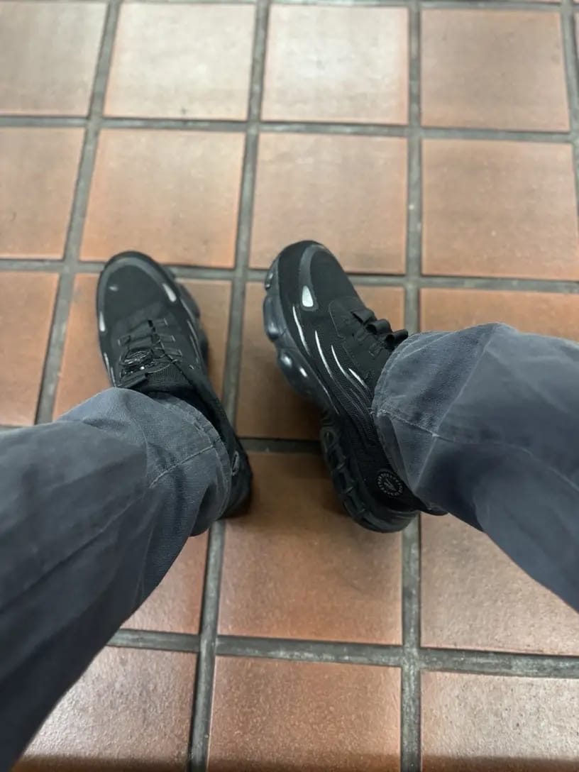 Customer photo review of Axon - Healthy & Protective Steel Toe Sneakers