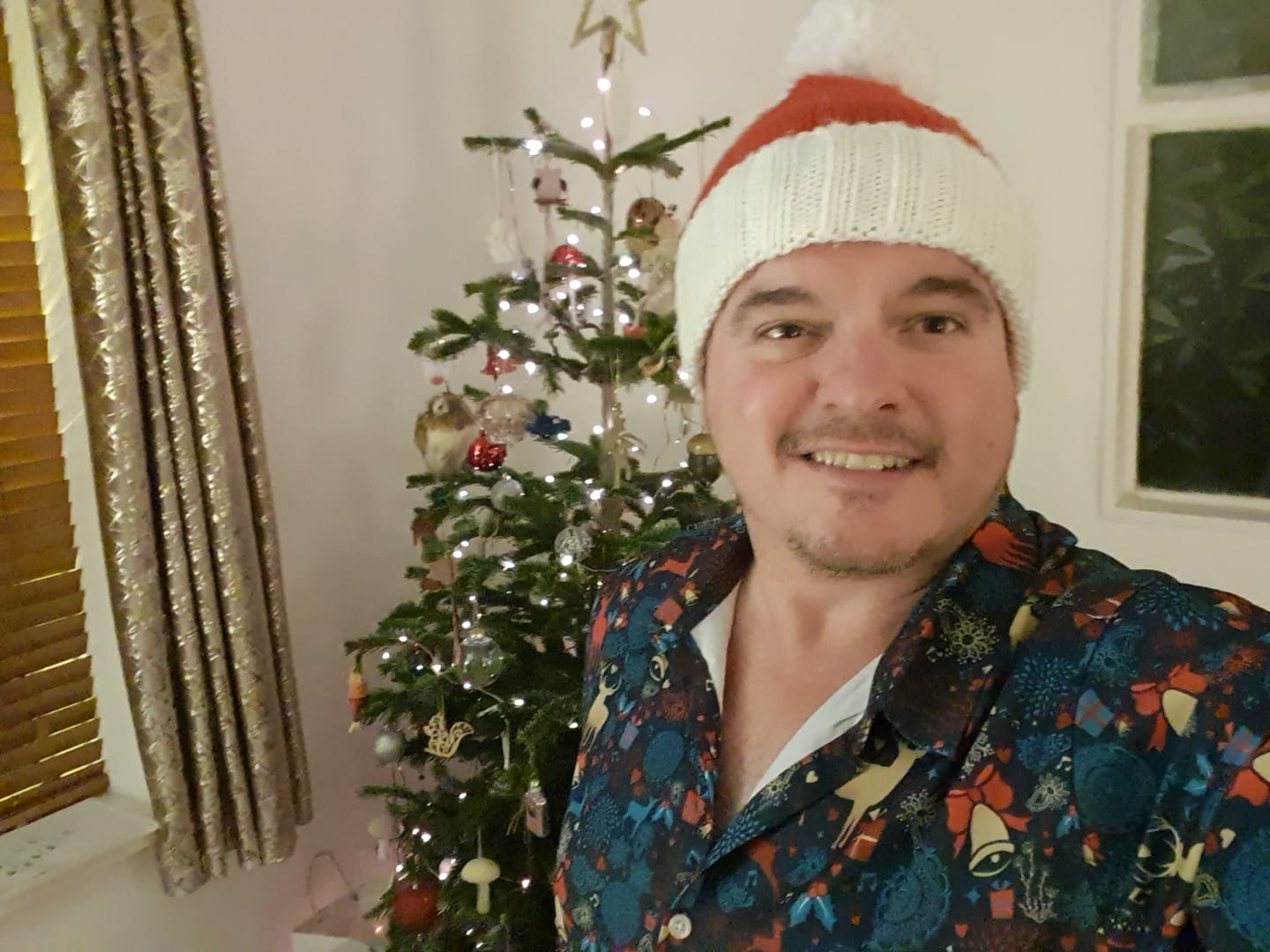 Customer photo review of Men's Vintage Christmas reindeer Printed Holiday Long Sleeve Shirt