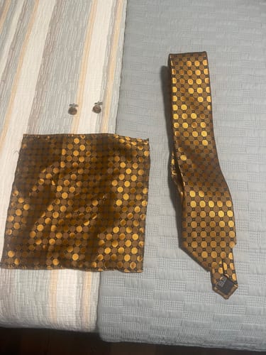 Customer photo review of Ties2you Plaid Tie Silk Gold Tie Pocket Square Cufflinks Set for Men