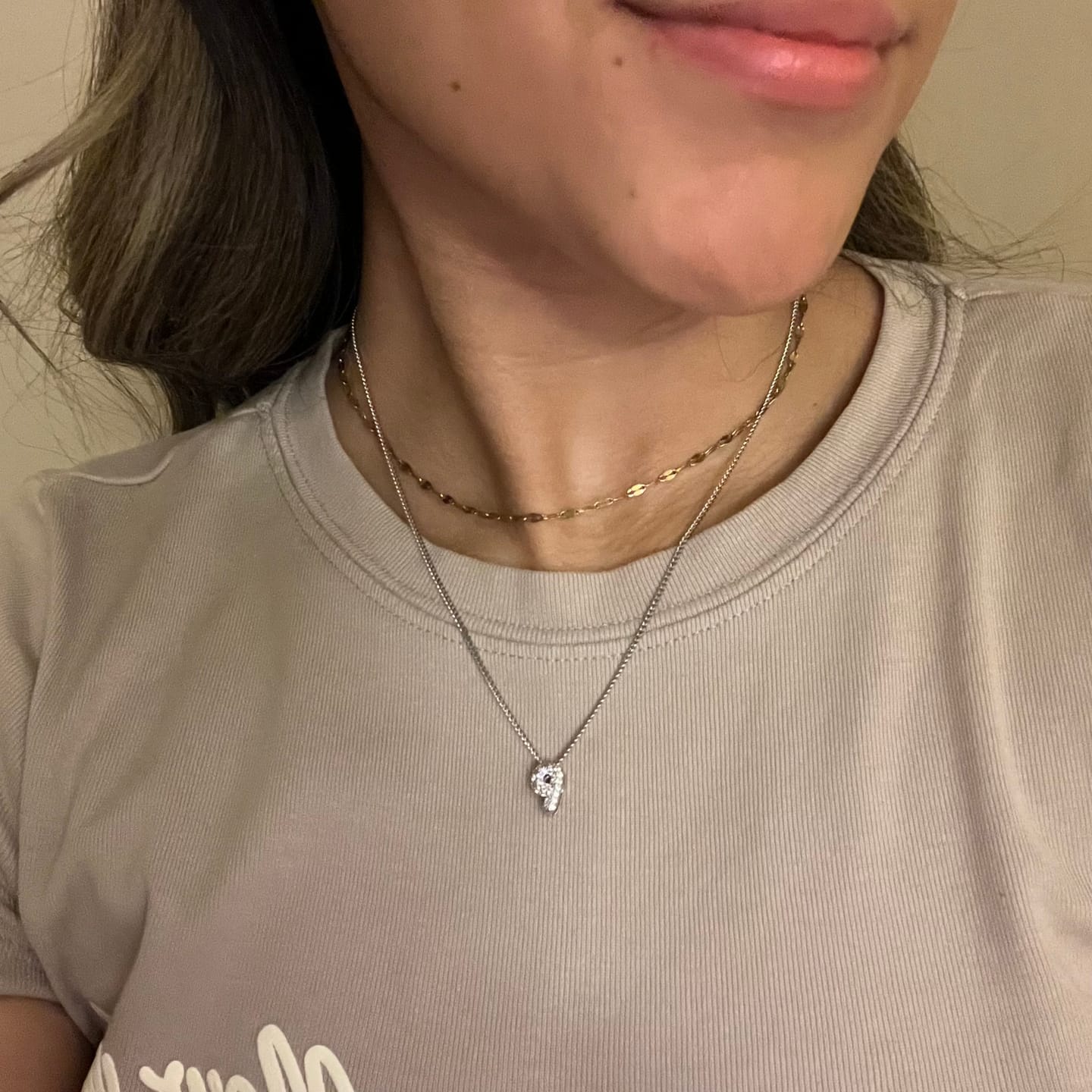 Customer photo review of Collar Plateado Inicial Mini Bubble Zirconias