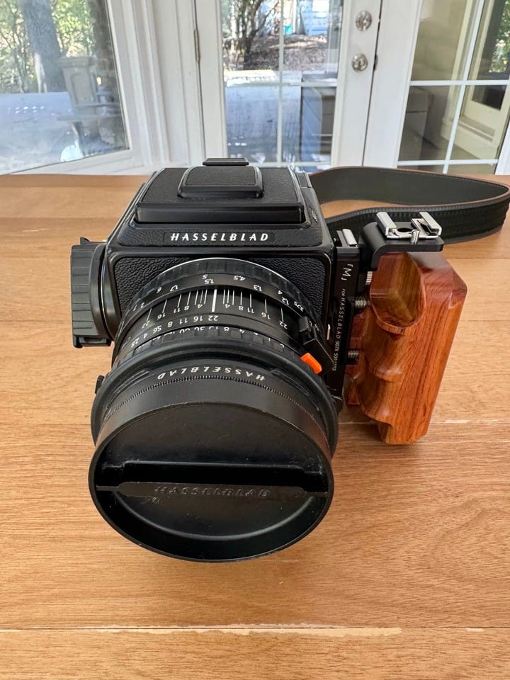 Customer photo review of Wooden Grip for Hasselblad 503 903 907