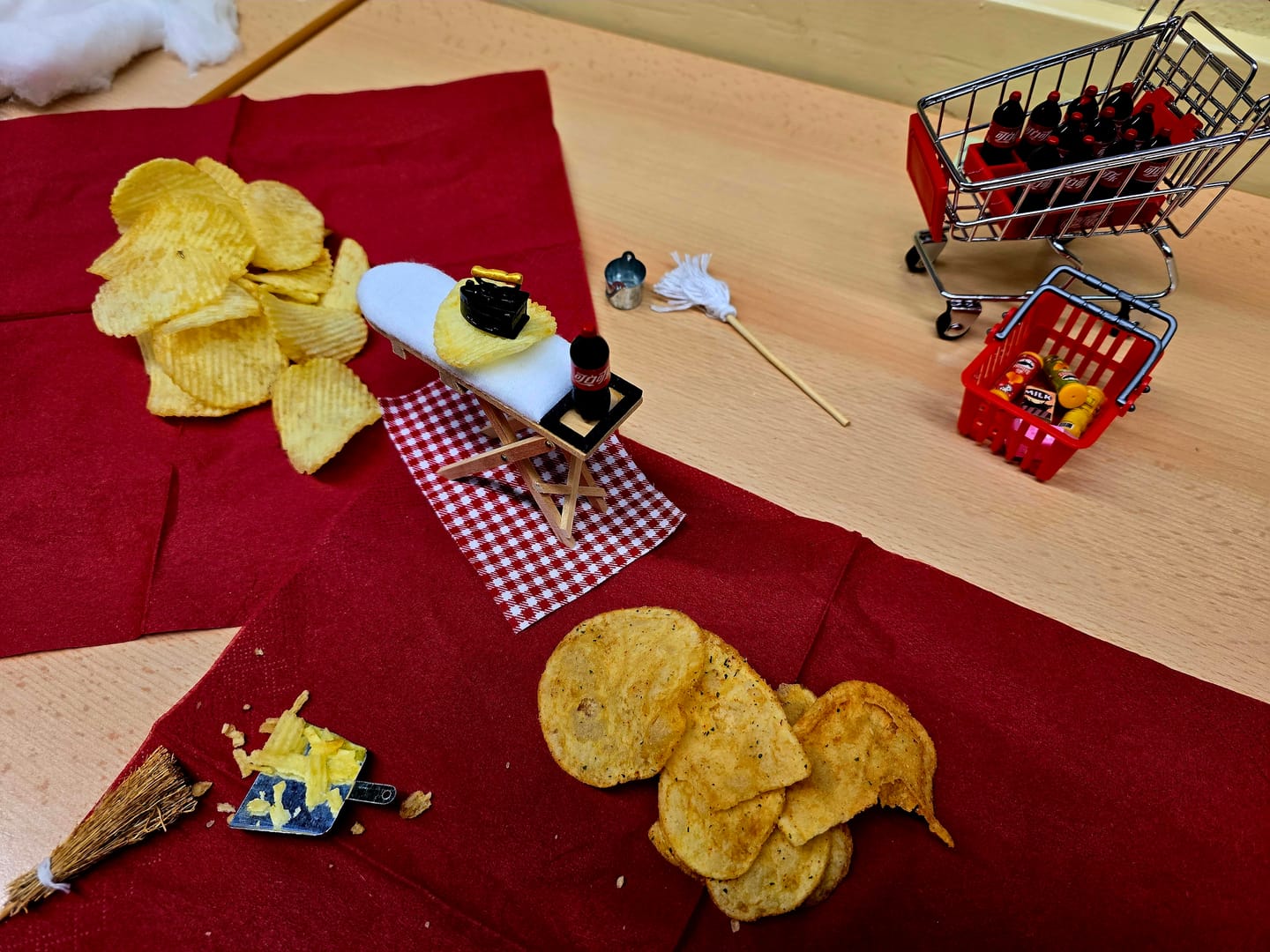 Customer photo review of Aufräumtag - Wichteltür Bügelbrett & Putzeimer