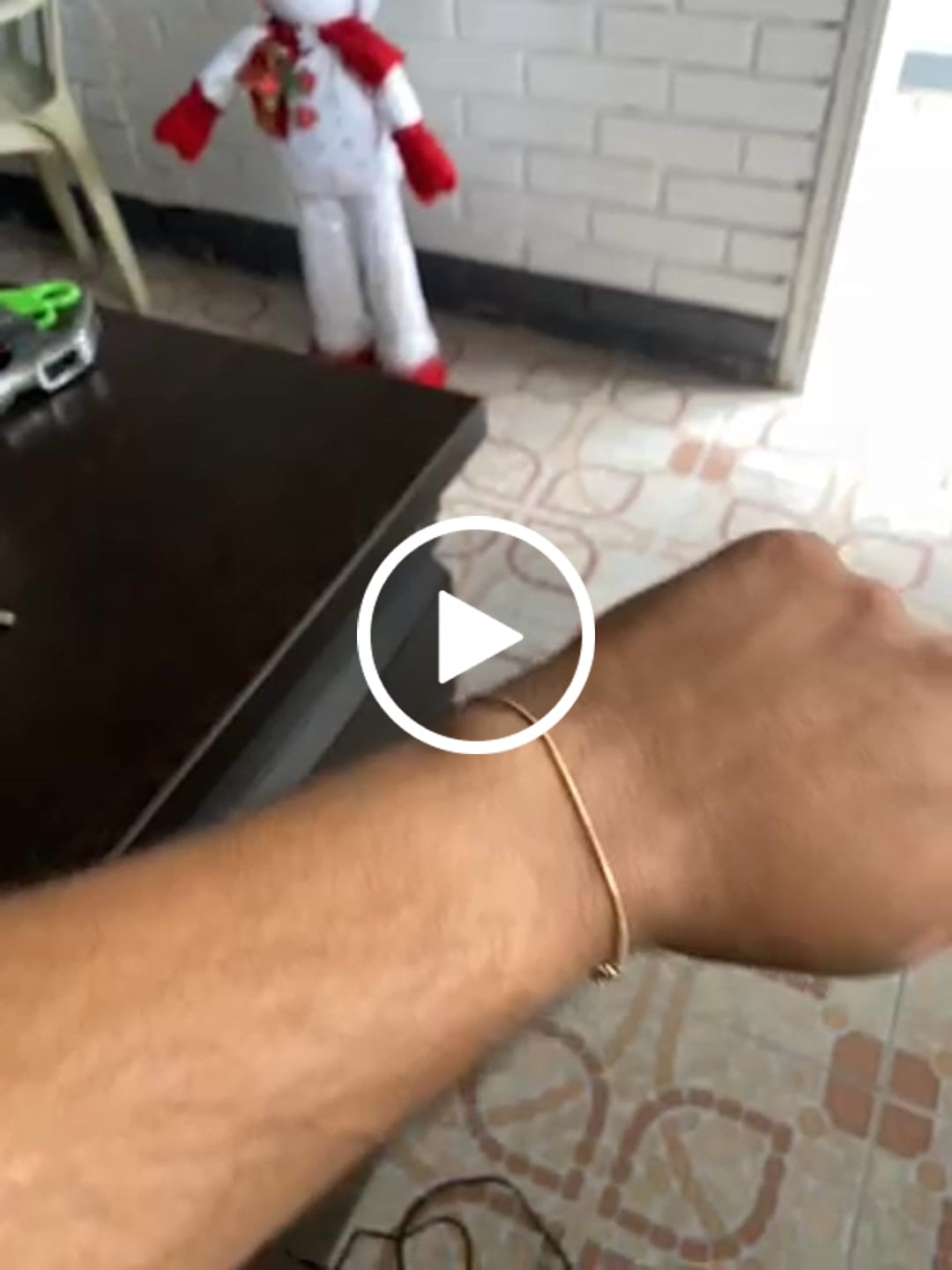 Customer video review of Pulsera Cola de Ratón en Oro laminado 18k