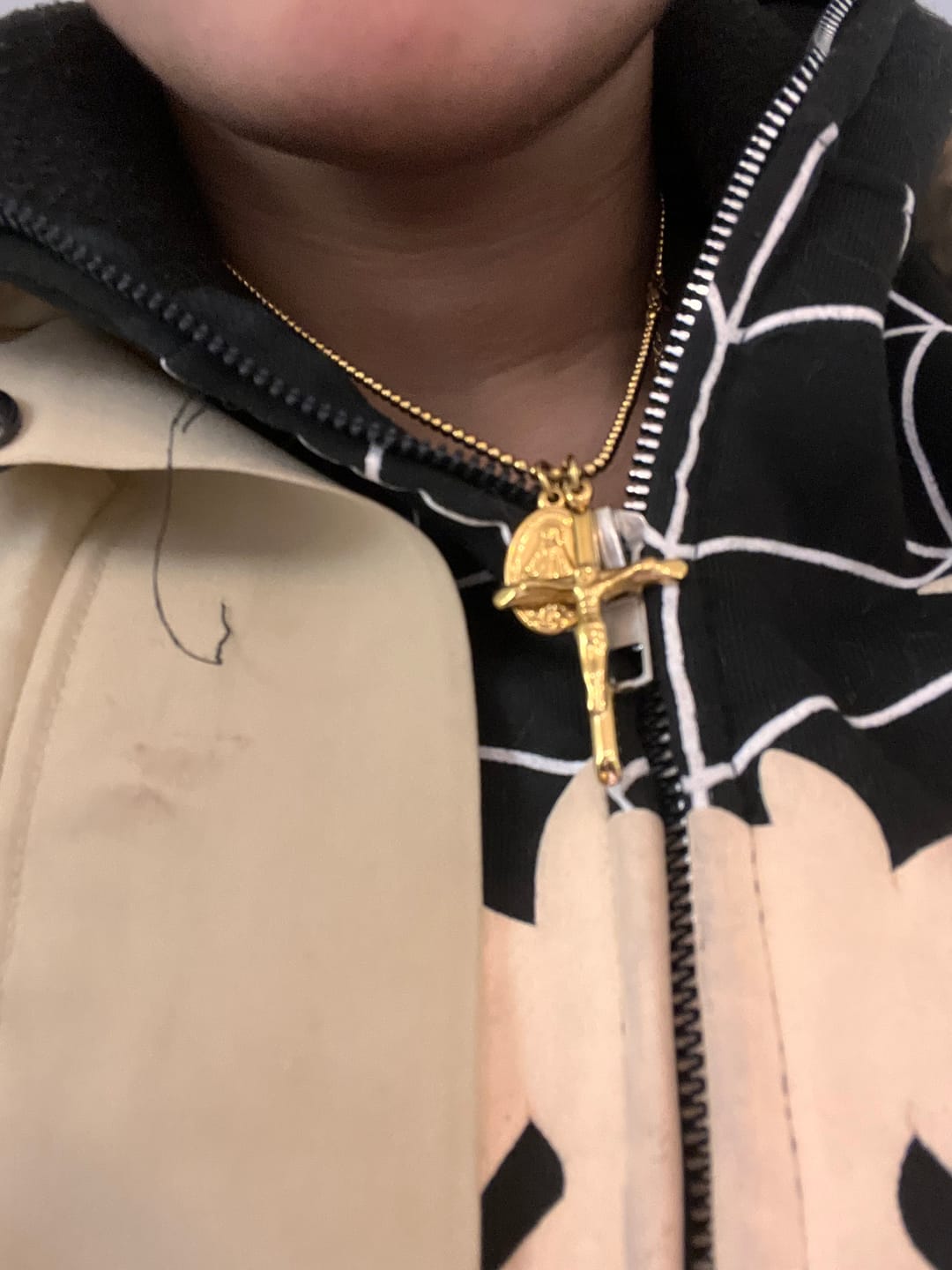 Customer photo review of Collier Croix Femme Médaille Vierge Miraculeuse