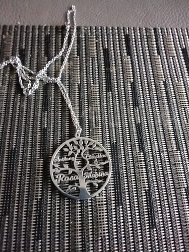 Customer photo review of Collier Arbre de Vie avec prénoms gravés - Pour garder le cœur de sa famille près du sien