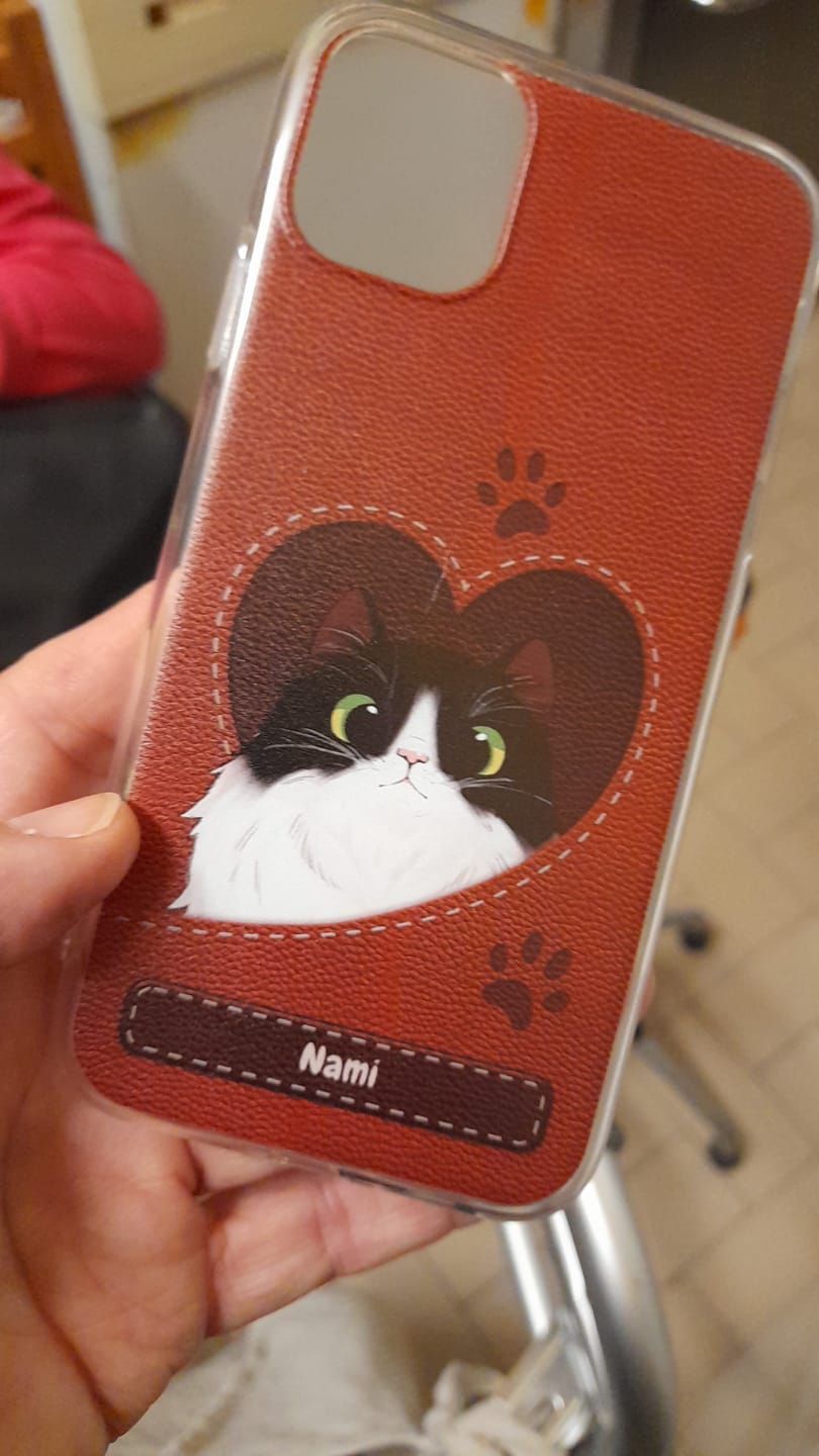 Customer photo review of Gatto con cuore aspetto similpelle - Custodia per il telefono personalizzata