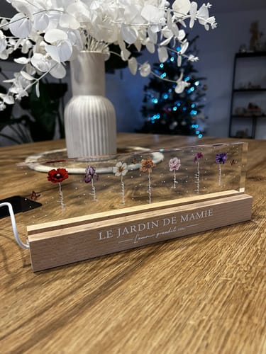 Customer photo review of Le Jardin de Mamie - Plaque LED acrylique personnalisée avec fleurs pour Maman et Mamie