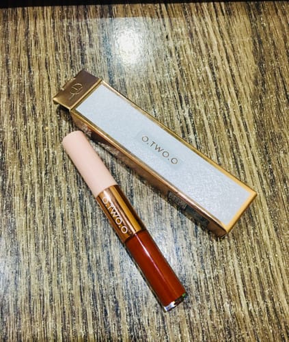 Customer photo review of O.TWO.O DOUBLE EFFECT MATTE AND GLOSS LIPSTICK