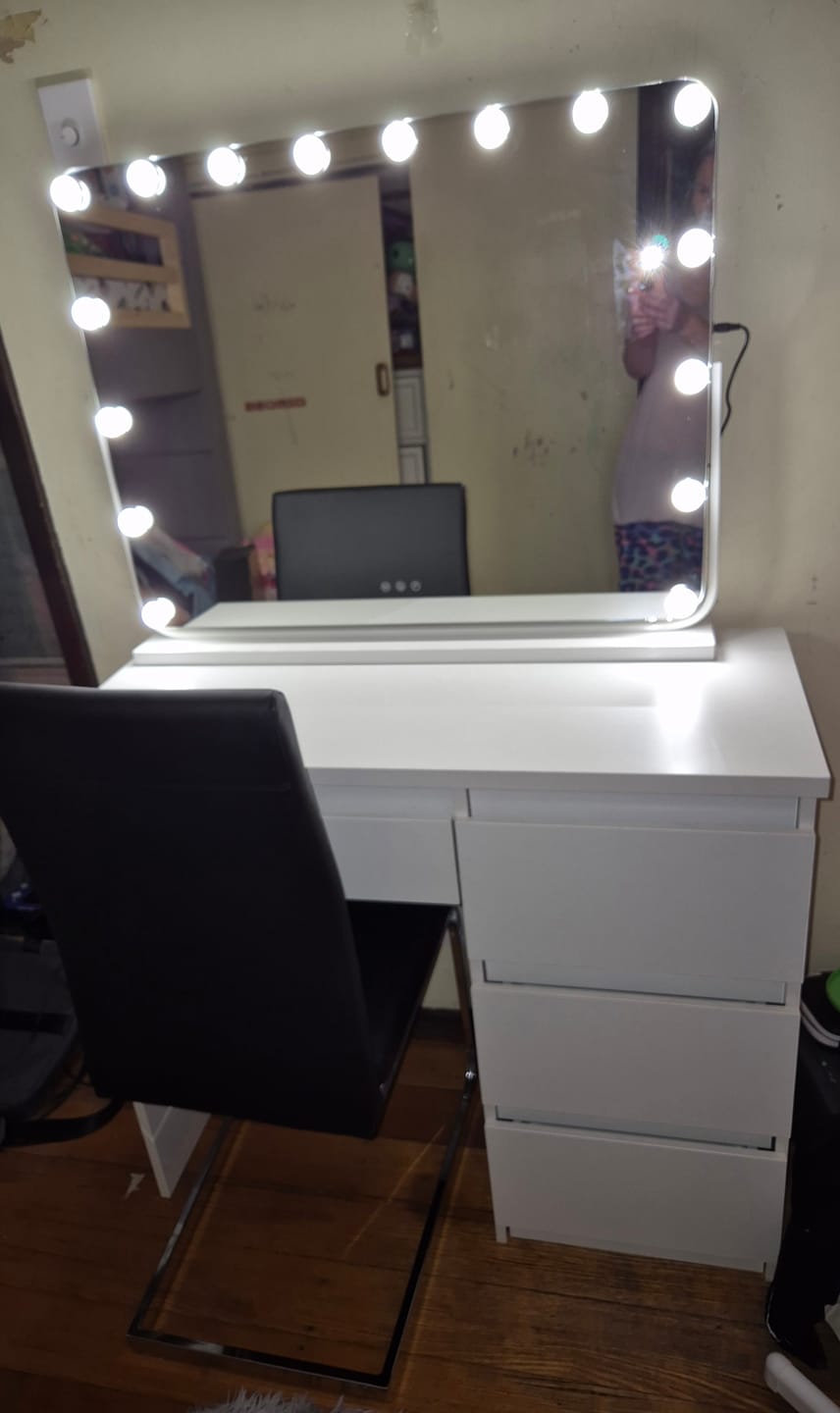 Customer photo review of STOCK CLEARANCE! Modern PU Leather Chair with Chrome Legs