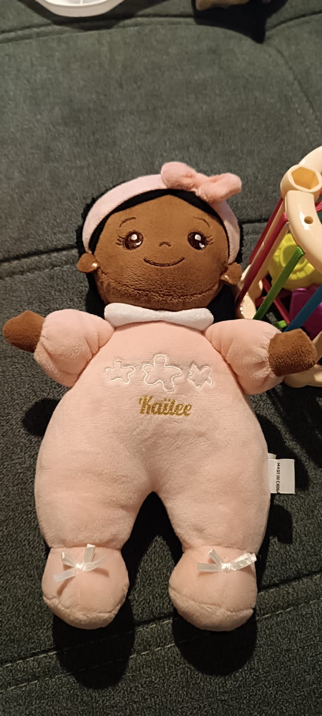 Customer photo review of Mini Rose Teint Foncé Personnalisée Poupée en Peluche & Ensemble-cadeau