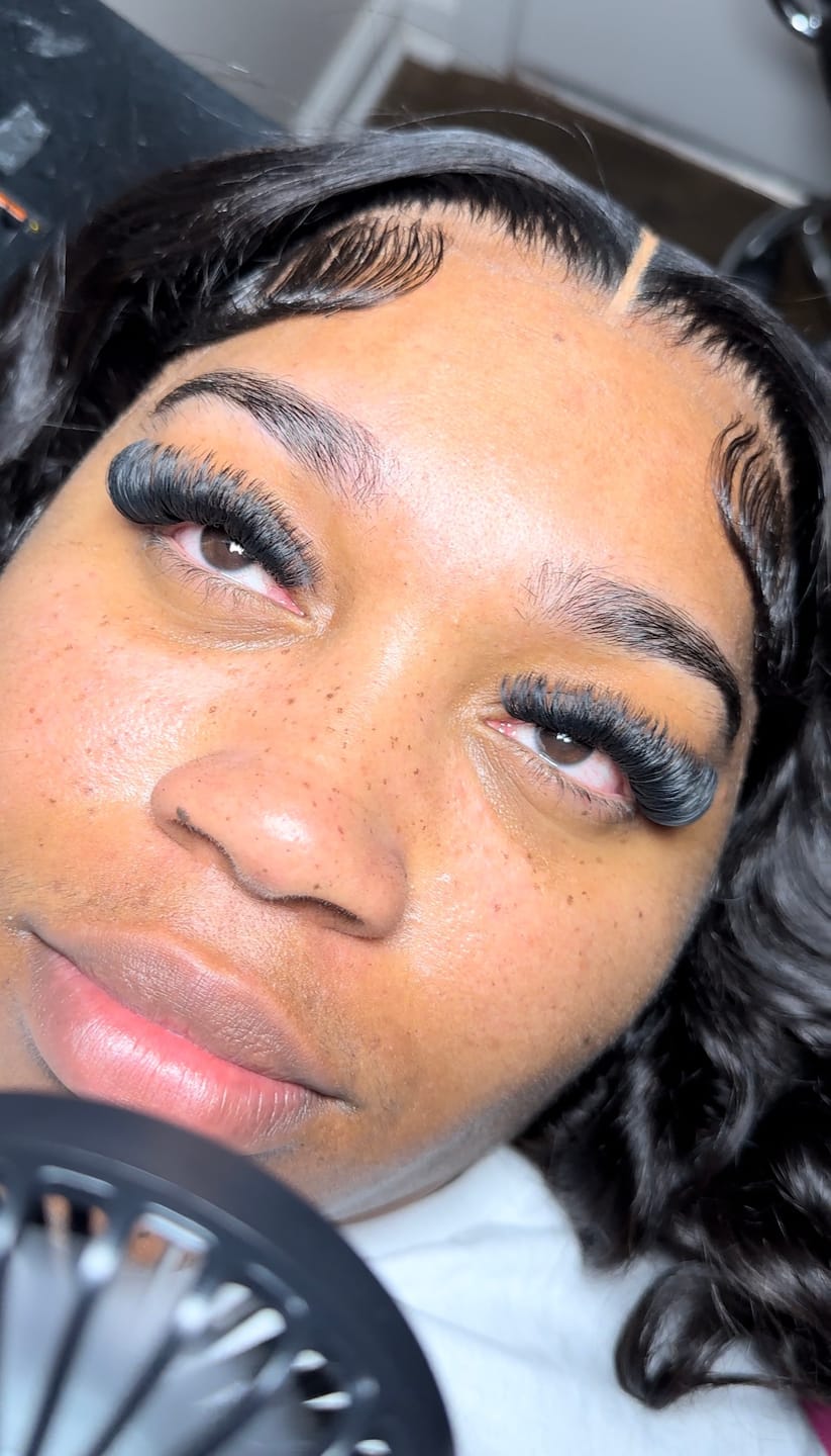 Customer photo review of Super Easy Fan Lash Extensions 0.05mm