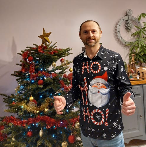 Customer photo review of Chemise à manches longues pour homme avec Père Noël en dessin animé pour Noël