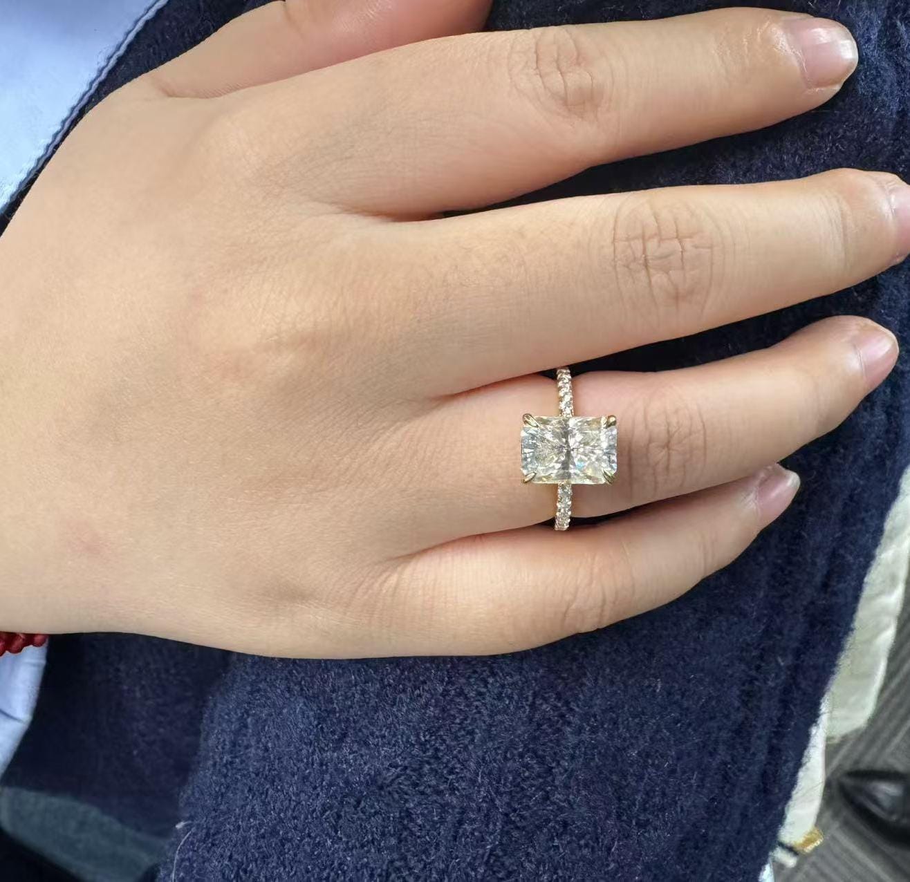 Customer photo review of S925 Rodiffy Moissanite 2.0 Ct~4.0 Ct Radiant Cut Yellow Gold/White Gold Engagement Ring For Women