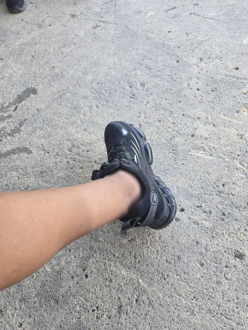Customer photo review of Axon - Healthy & Protective Steel Toe Sneakers