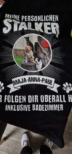 Customer photo review of Mein persönlicher Stalker - Personalisierbares Unisex T-Shirt
