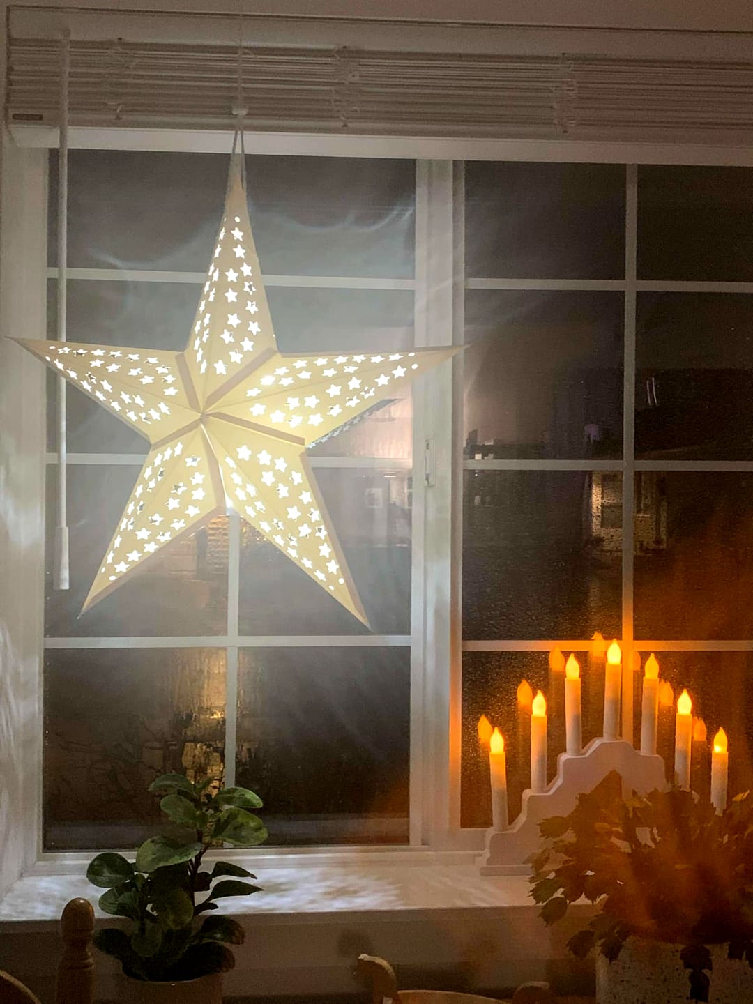 Customer photo review of Fantado MoonBright 12-LED Multi-function Remote Controlled Light for Paper Lanterns, Cool White (Battery Powered)