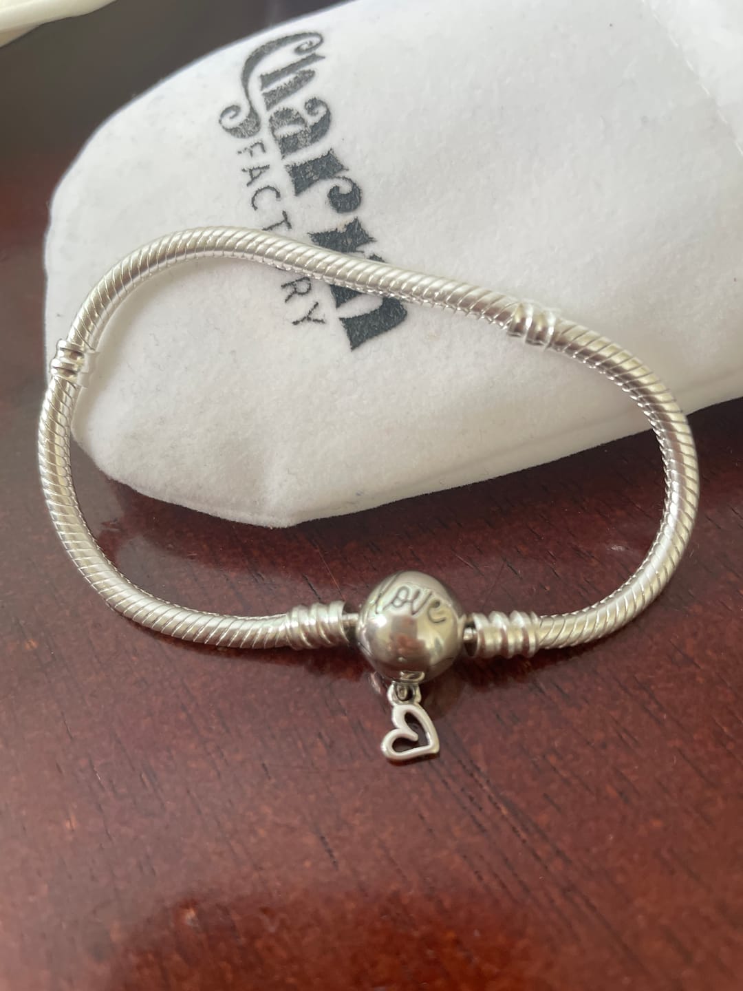 Customer photo review of Pulsera Esfera de Amor y Corazon