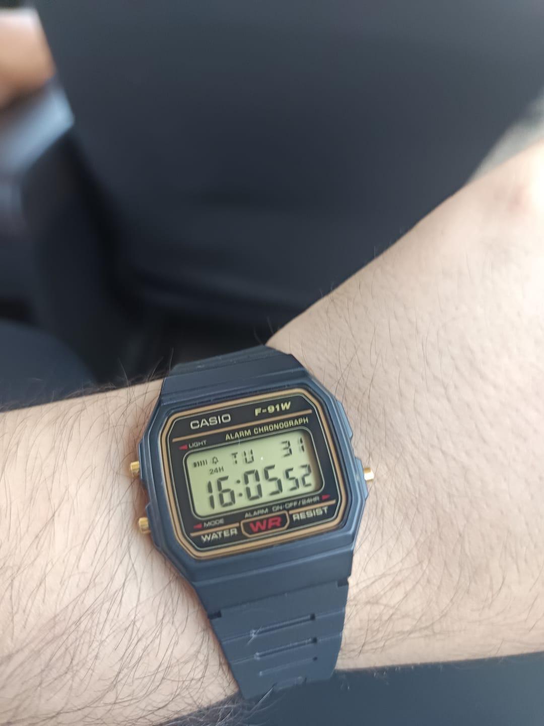 Customer photo review of Reloj Casio Vintage F-91WG-9SDF Clásico Líneas Amarillas