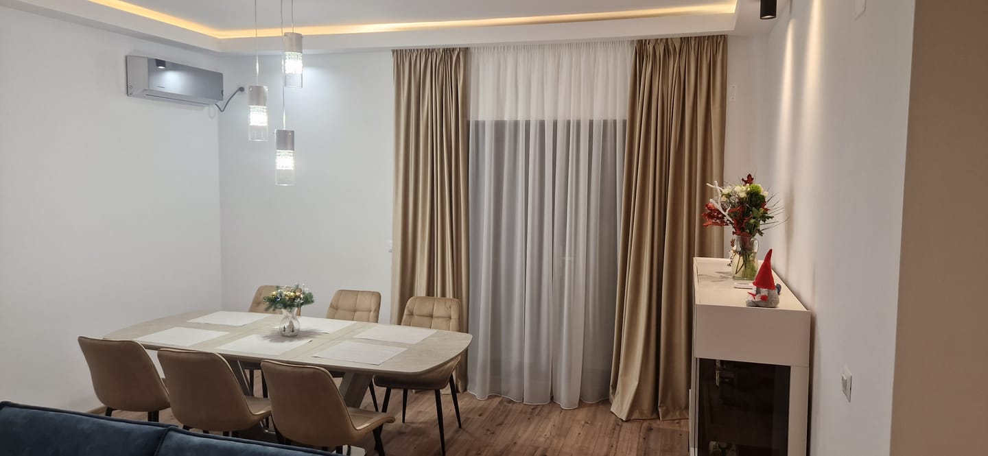 Customer photo review of Masa ARMANI, gri cu efect de marmura, 160/220x90x76 cm