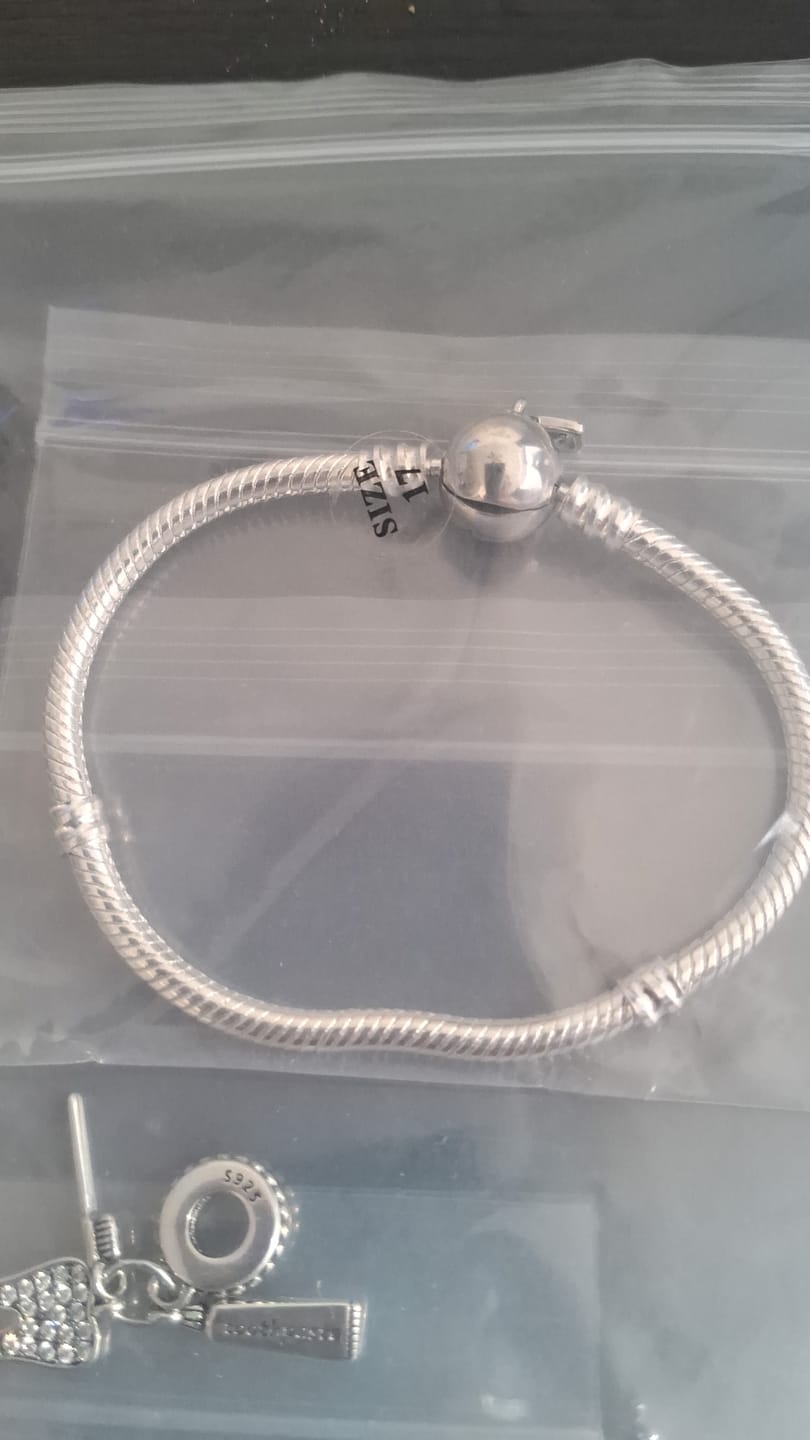 Customer photo review of Pulsera Esfera de Amor y Corazon