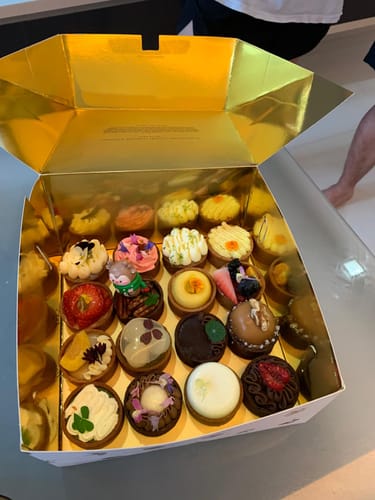 Customer photo review of Christmas Dessert Connoisseur 16pcs