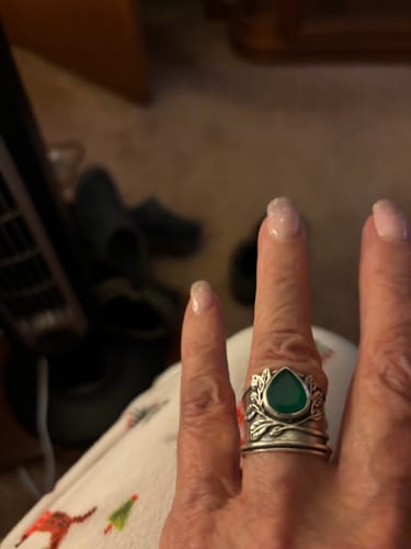 Customer photo review of Leaves Onyx Fidget Ring