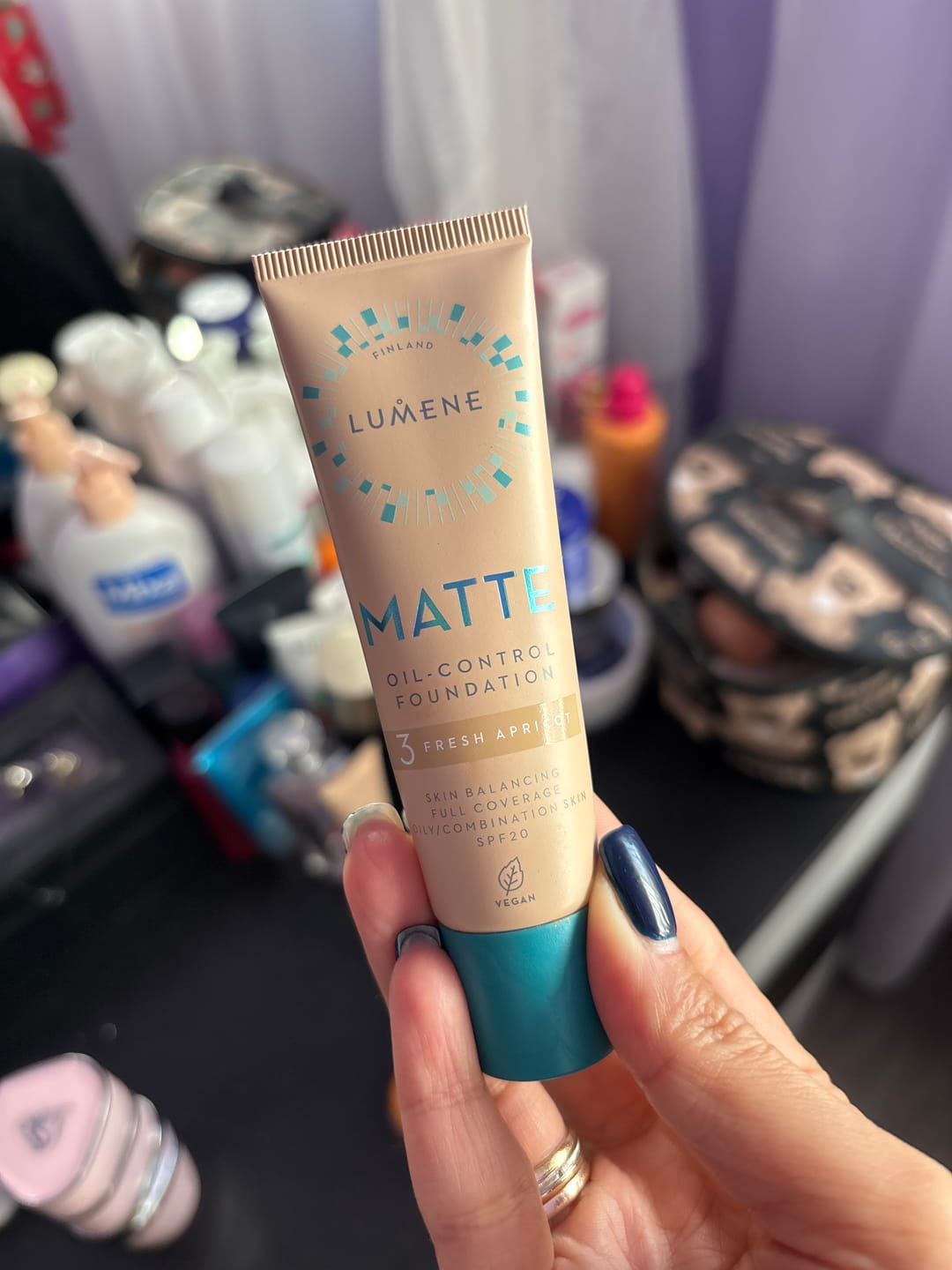 Customer photo review of Веган Матиращ фон дьо тен Lumene Matte Oil-control Foundation