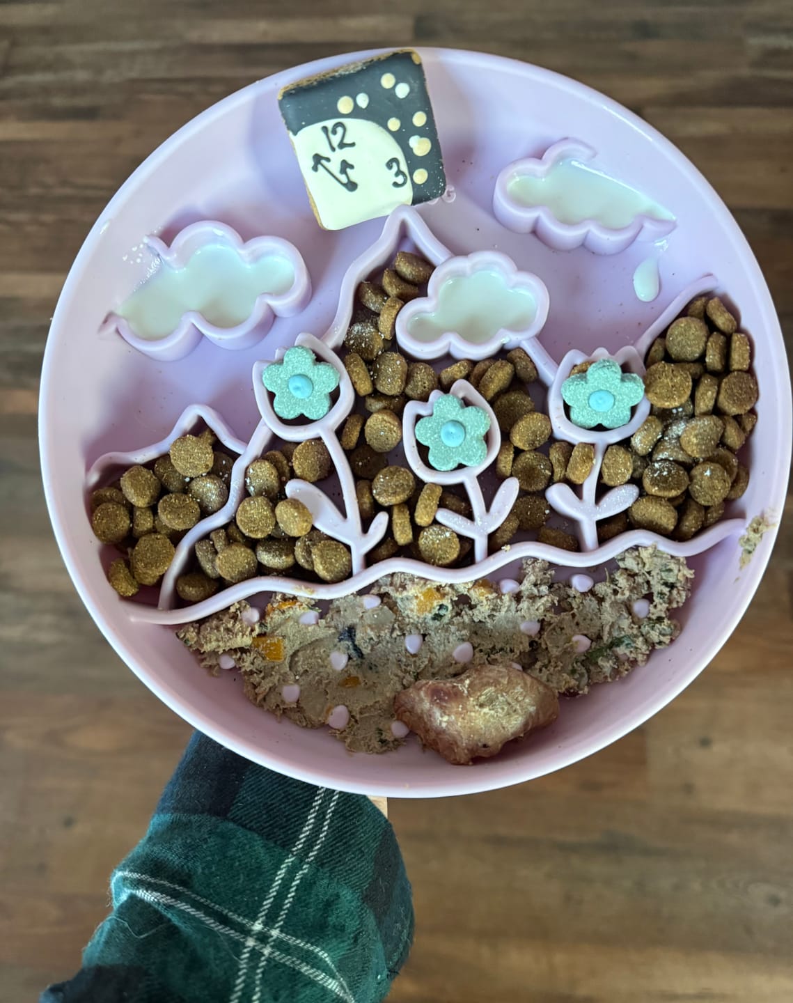 Customer photo review of "The Meadow" Lickmat Slow Feeder