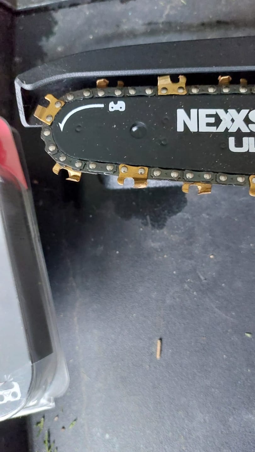 Customer photo review of 18V Nexxsaw Cordless Brushless One-Hand Chainsaw 7" 179 mm
