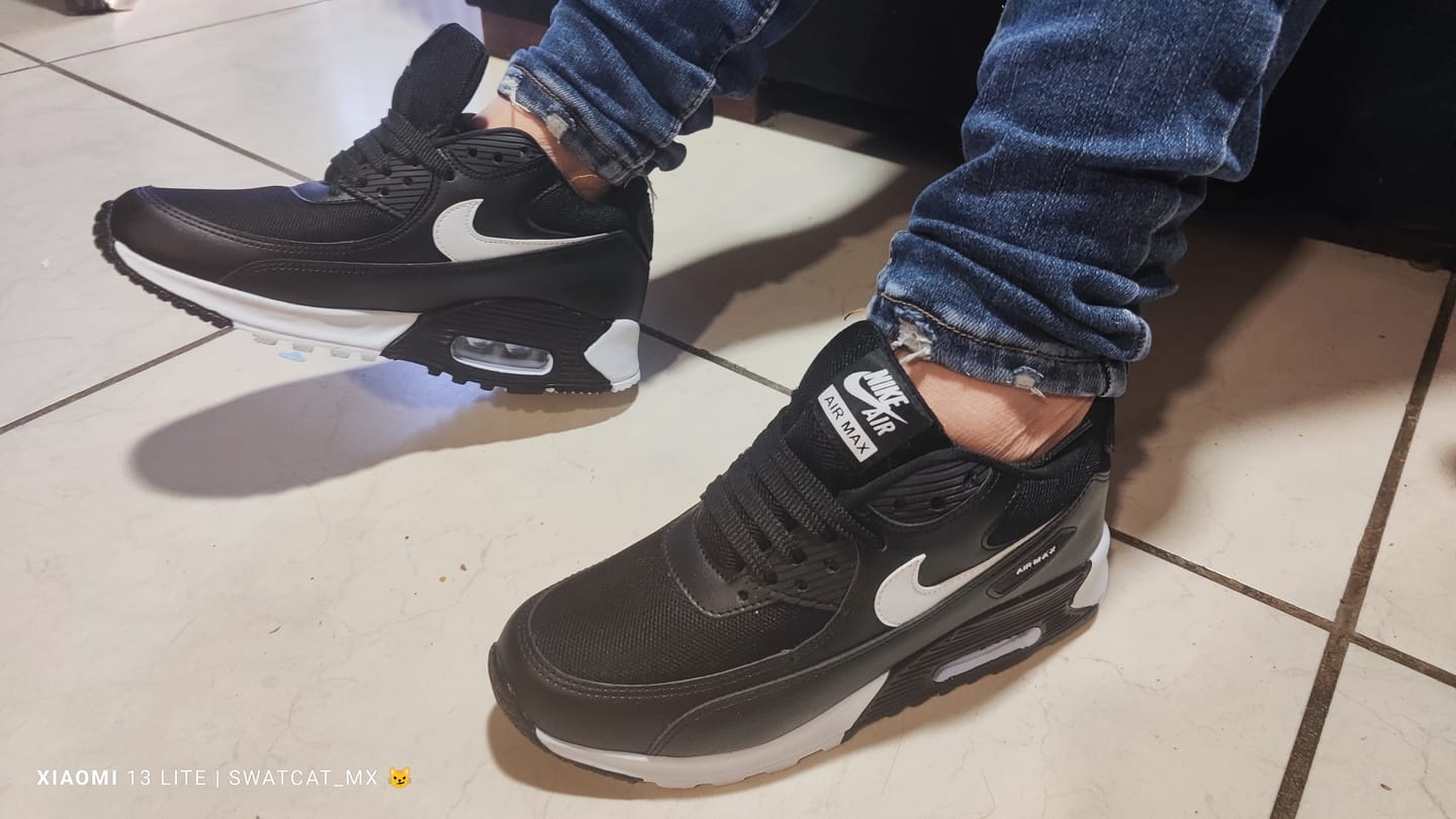 Customer photo review of Tenis Max 90 Negro Blanco