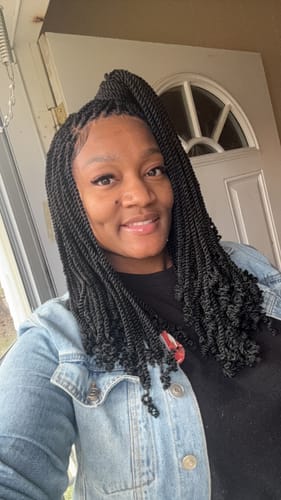 Customer photo review of Kinky Twist Braided Wig (13 by 4 Frontal Lace)