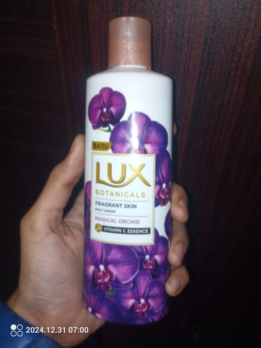 Customer photo review of Lux Magical Spell Body Wash 250ml