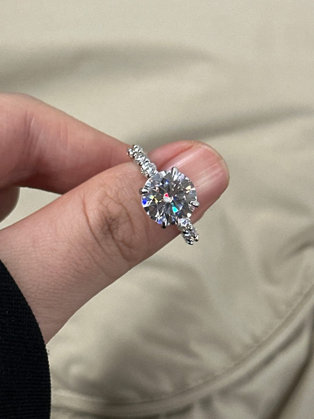 Customer photo review of S925 Moissanite 2.0~4.0 Carat Round Cut Engagement Ring For Everyday Wear