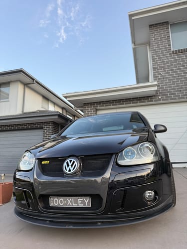 Customer photo review of Volkswagen Carbon Fiber Front Grille for Golf MK5 GTI