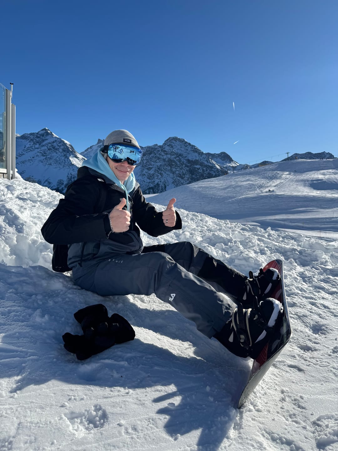 Customer photo review of Lifestyle Herren Hoodie babyblau mit Stickerei by SAEBIS®