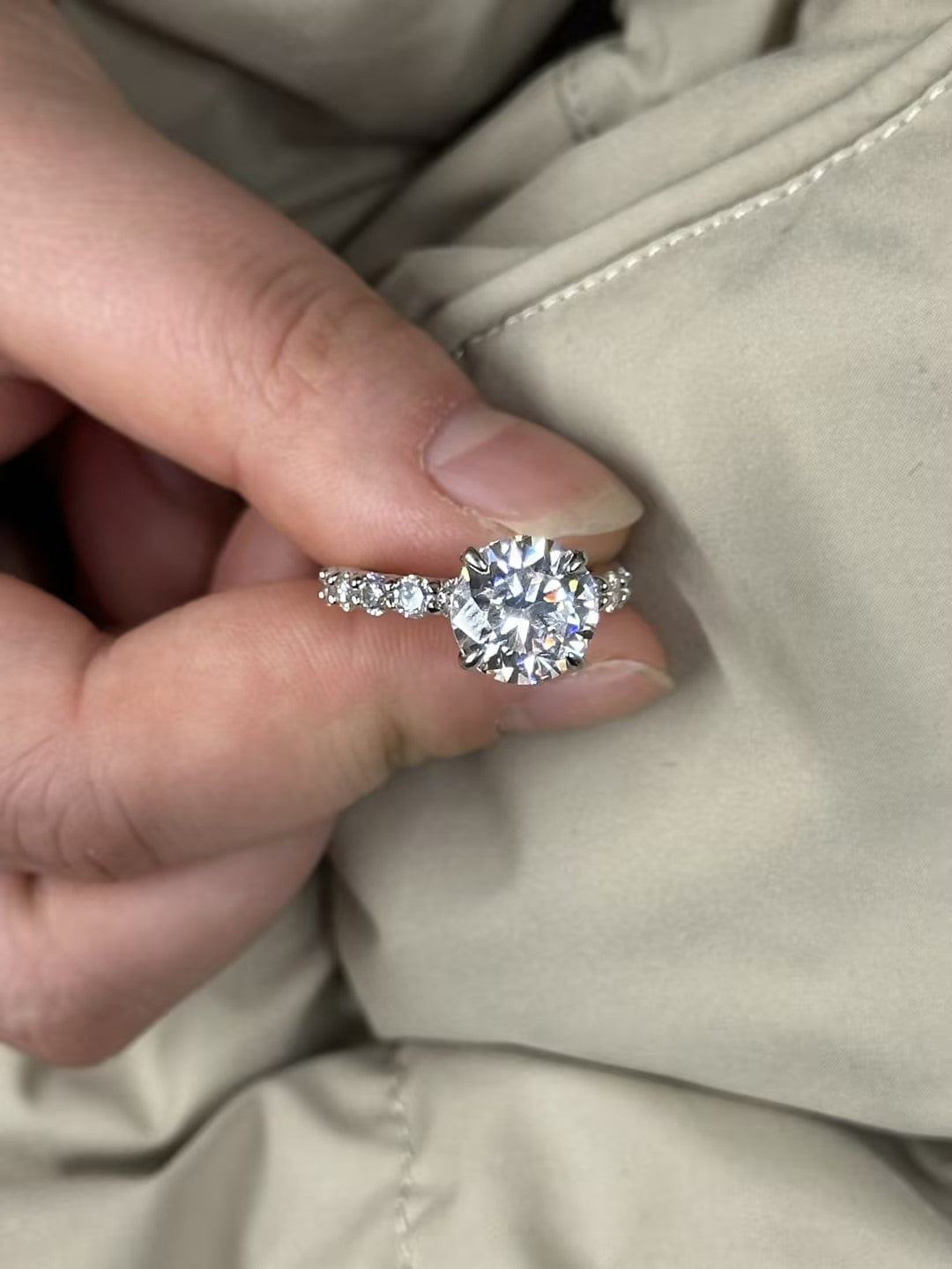 Customer photo review of S925 Moissanite 2.0~4.0 Carat Round Cut Engagement Ring For Everyday Wear