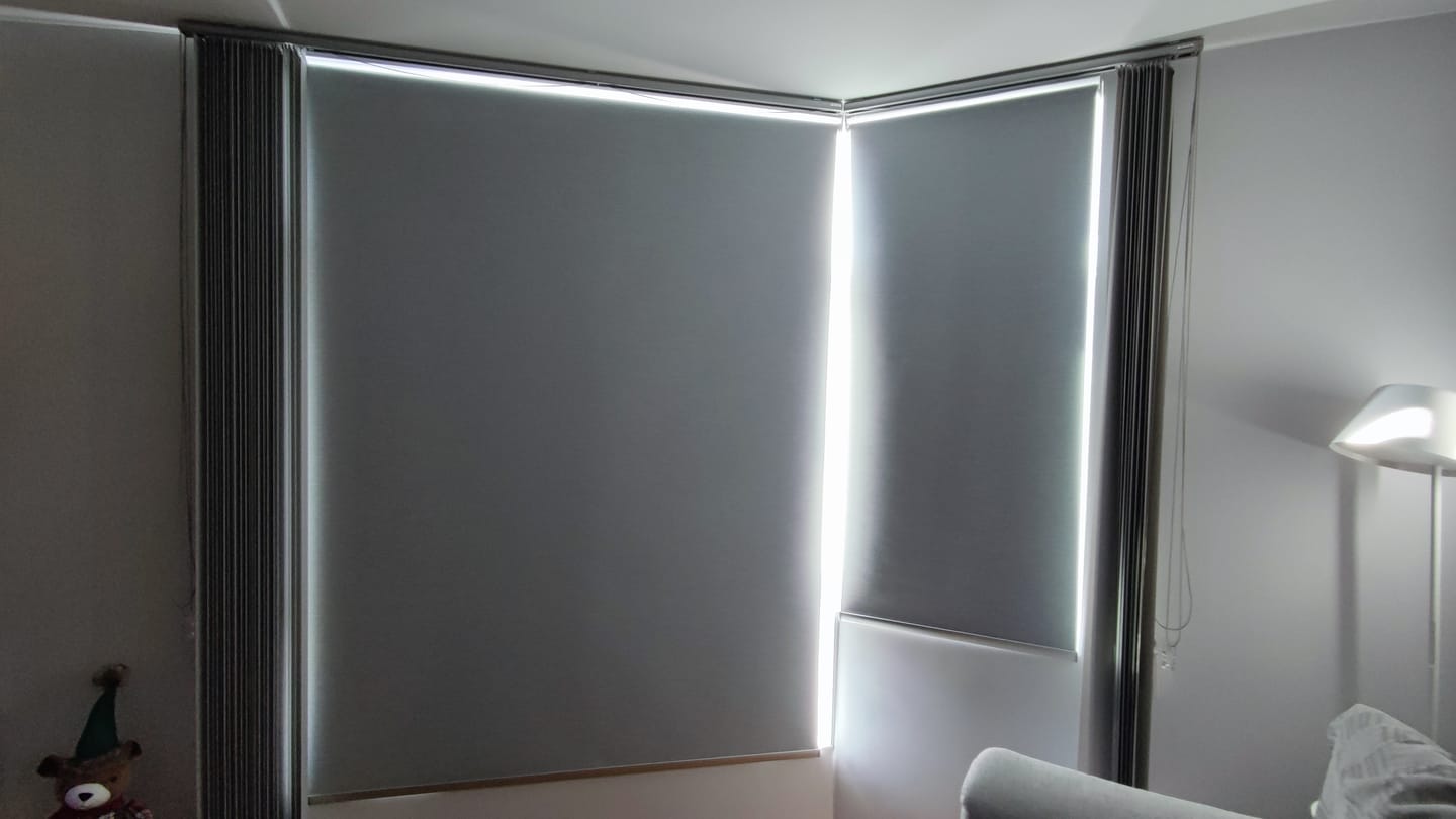 Customer photo review of SmartWings Motorized Roller Shades 100% Blackout Essential