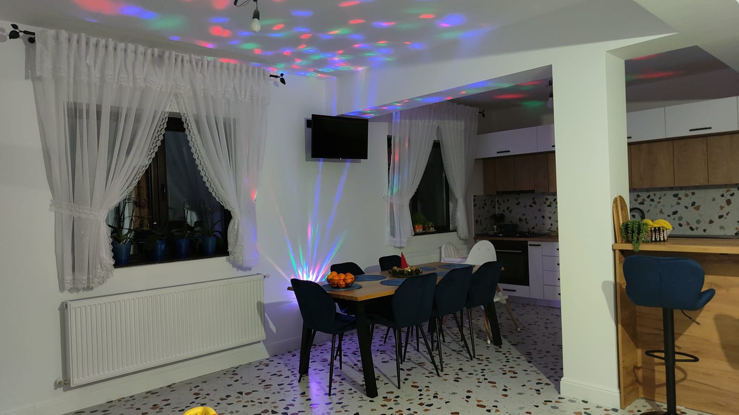 Customer photo review of Scaun K453, albastru/negru, stofa catifelata/metal, 48x53x86 cm