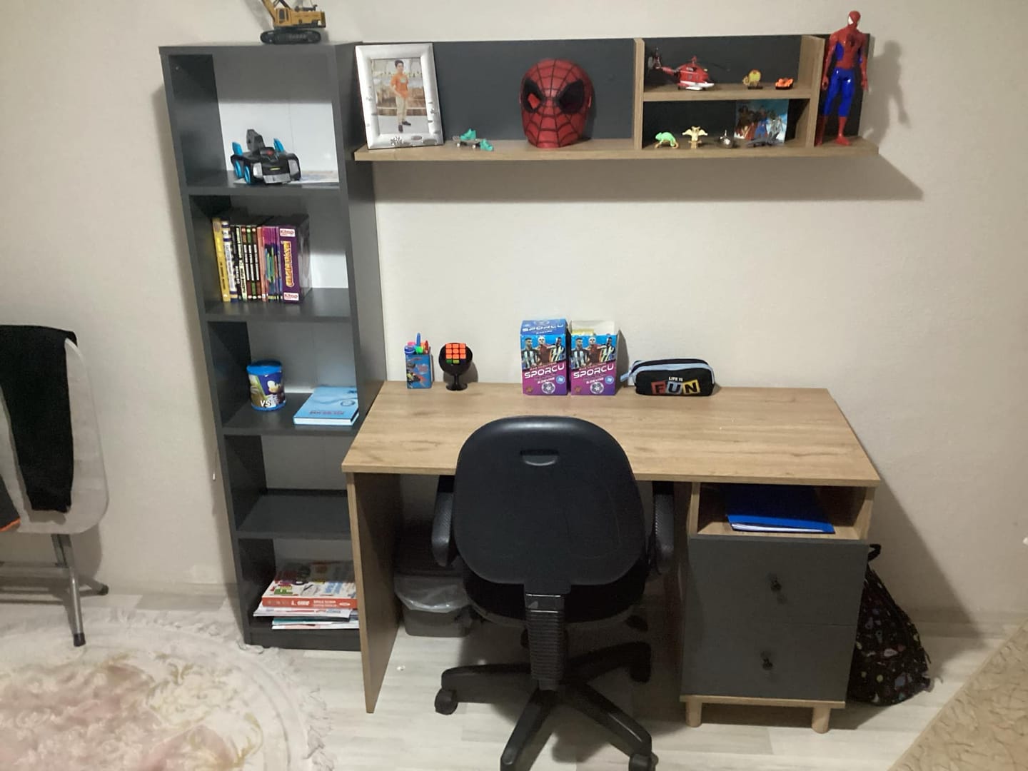 Customer photo review of Rani HA115 Çekmeceli Kitaplıklı Çalışma Ofis Bilgisayar Masası Sepet Ceviz - Antrasit