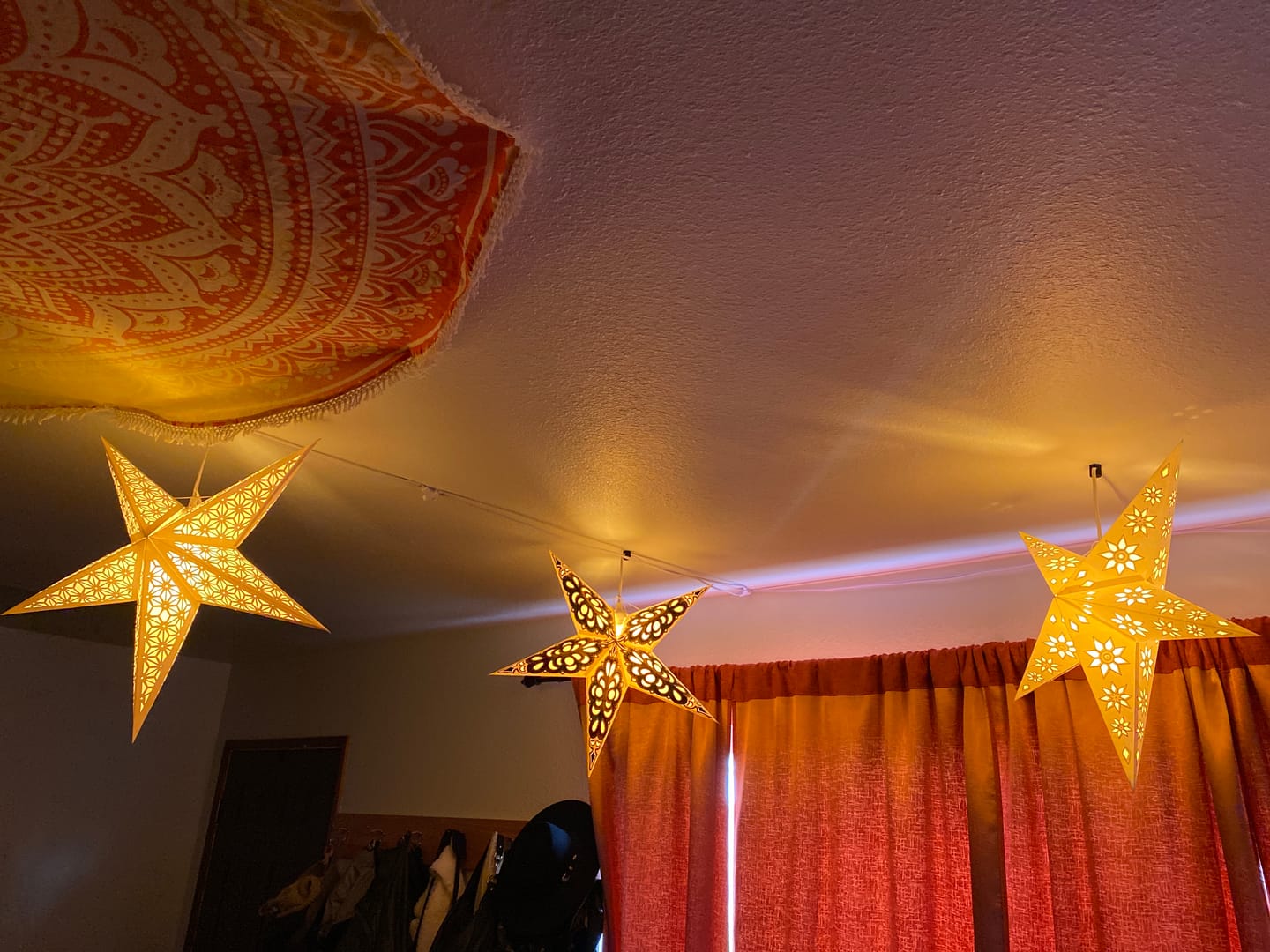 Customer photo review of Triple Socket White Pendant Light Lamp Cord for Lanterns, Switch, E26, 19 FT