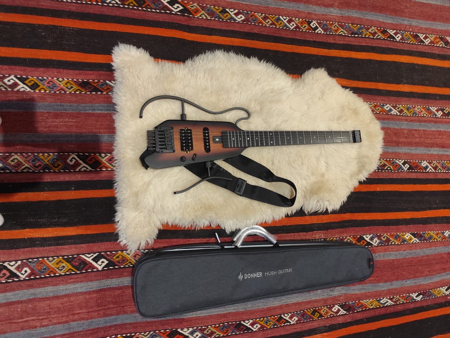 Customer photo review of Donner HUSH-X Guitare électrique guitare de voyage ultra-légère