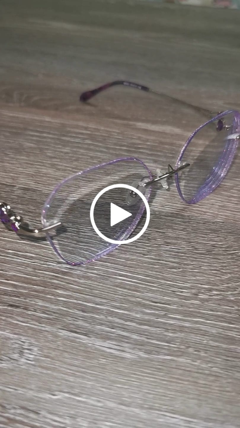 Customer video review of Iris