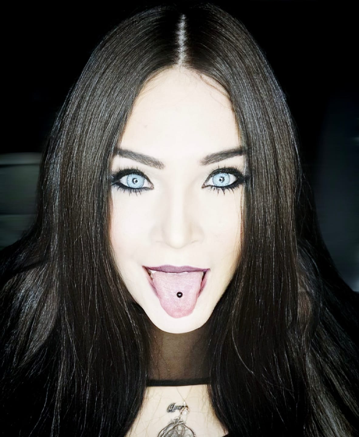 Customer photo review of New York Blue Prescription Coloured Contact Lenses