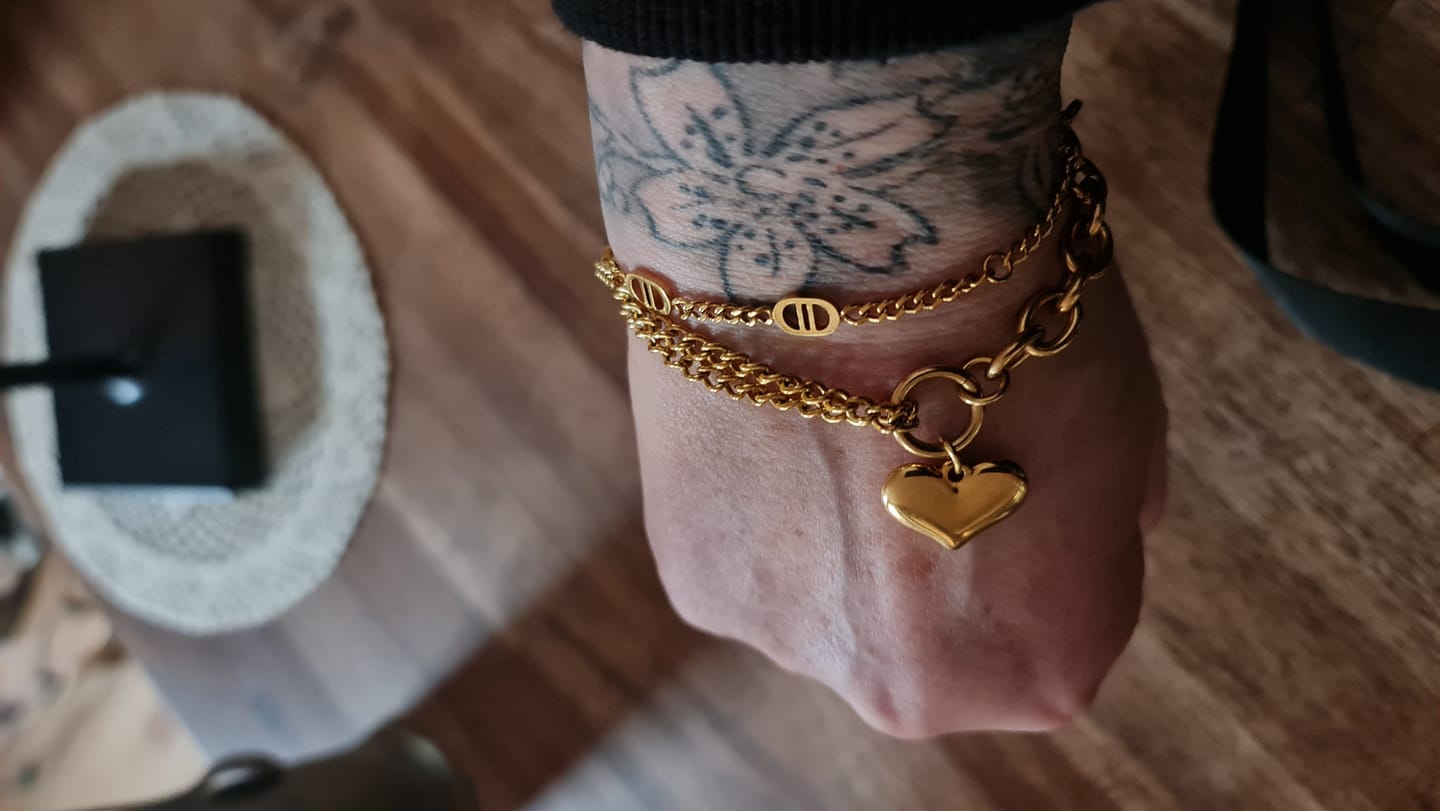 Customer photo review of Chunky Heart Armband | 18K vergoldet