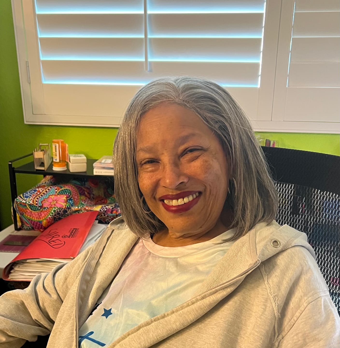 Customer photo review of Luvwin 5x5 Salt And Pepper Glueless Gray Color Pre-Cut Lace Layered Cut Straight Bob Wig 100% Human Hair