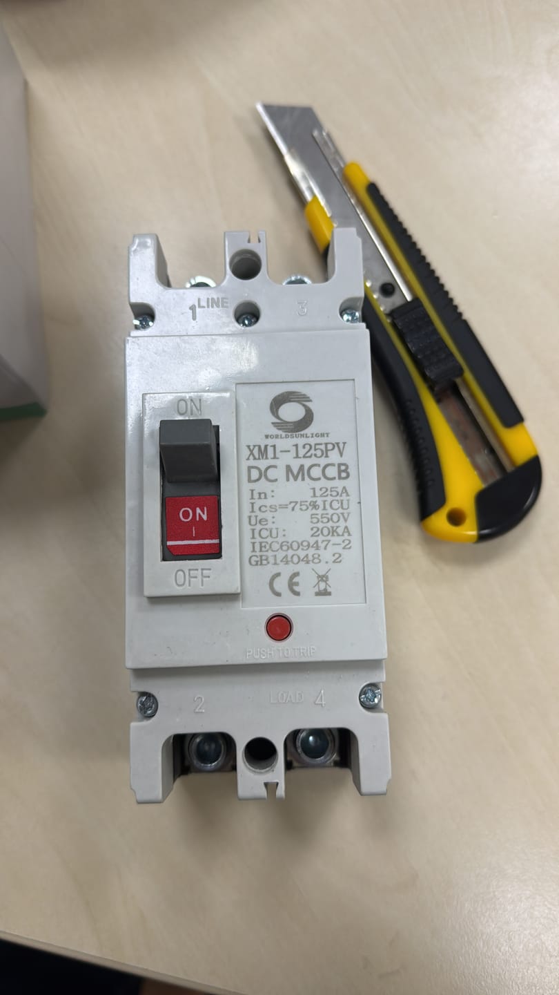 Customer photo review of Intrerupator pentru acumulatori 125A 550V DC MCCB