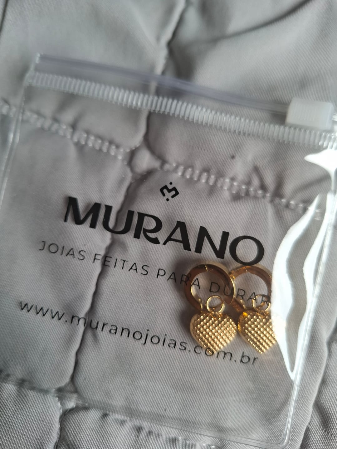 Customer photo review of Brinco Argolinha Love Banhado em Ouro 18K